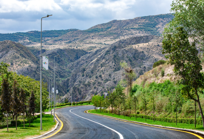 Summary chart of India to Azerbaijan distance including kilometers, miles, and travel time information