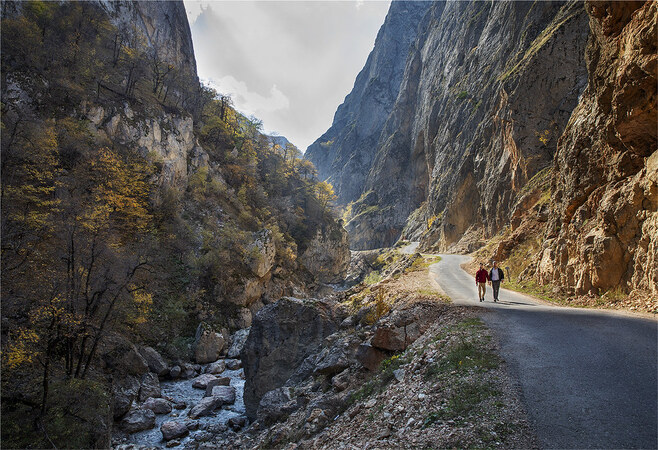 Trekking trails near Khinalug Trekking trails near Khinalug