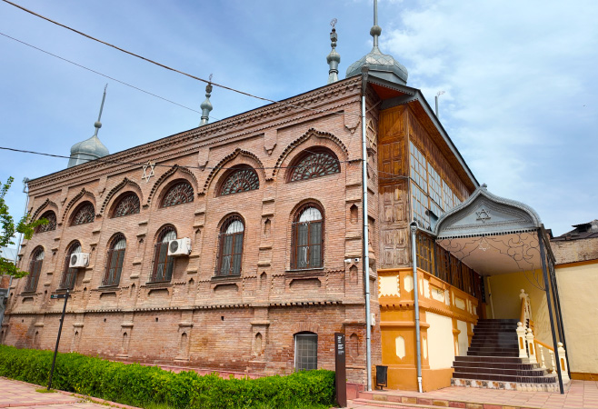 Accommodation and dinning near Red Village Quba